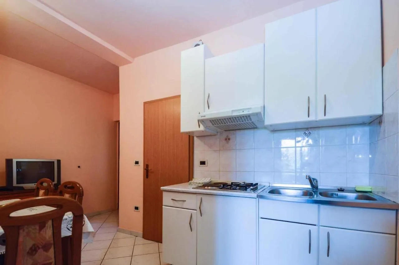 Apartments In Pjescana Uvala/Istrien 10996