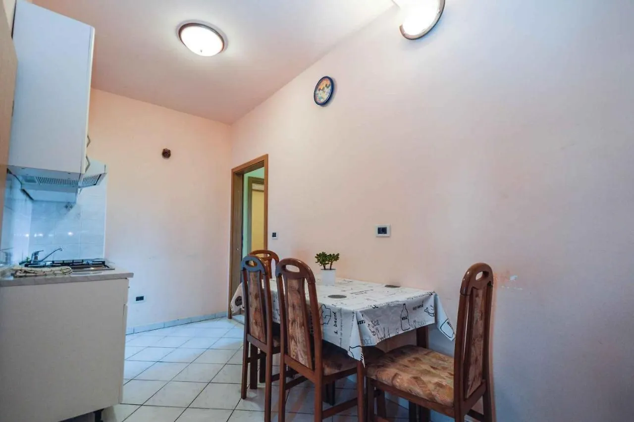 Apartments In Pjescana Uvala/Istrien 10996