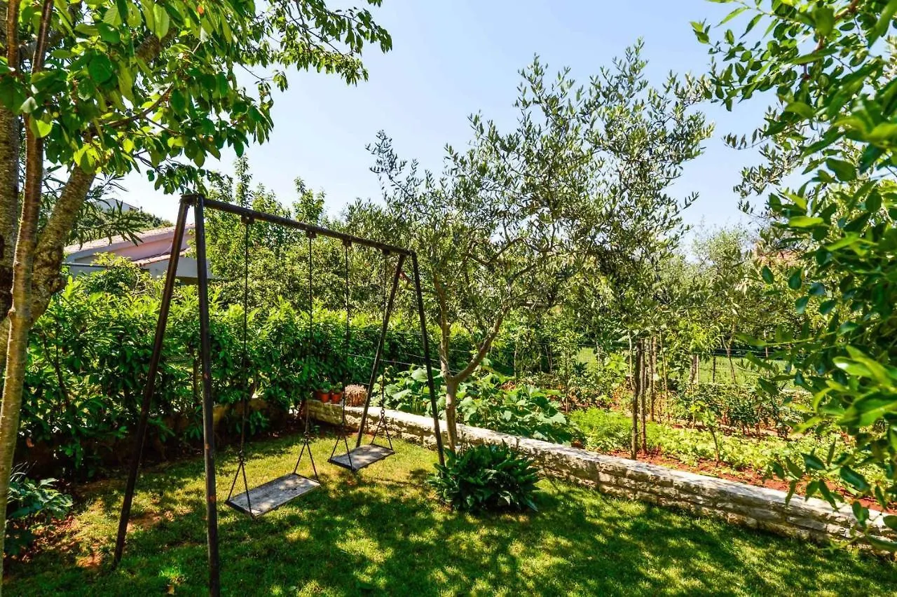 Apartments In Pjescana Uvala/Istrien 10996